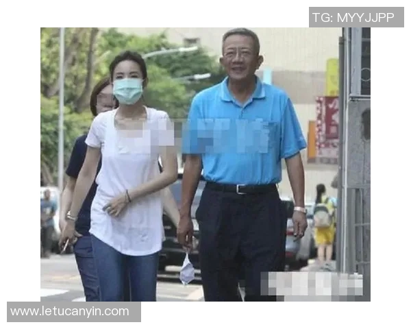 足球明星与他的爱侣共同谱写幸福篇章的甜蜜生活