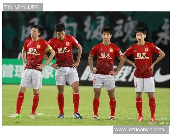 重庆足球队的奋进之路:从低谷到辉煌的纪实故事 重庆足球队的奋进之路:从低谷到辉煌的纪实故事